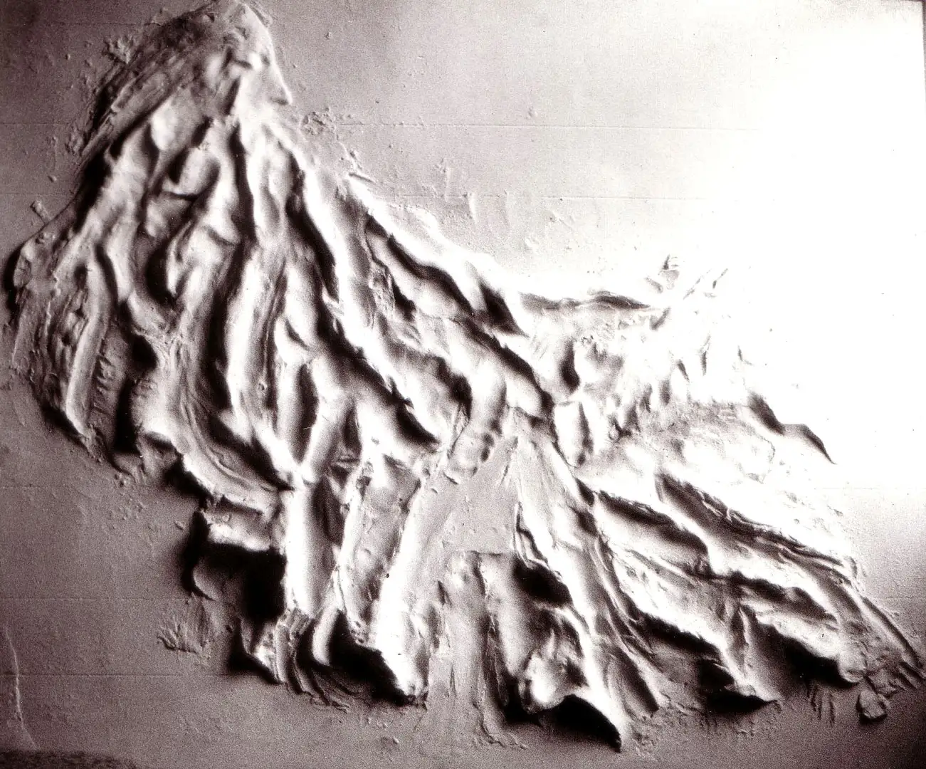 Reclining figure in plaster